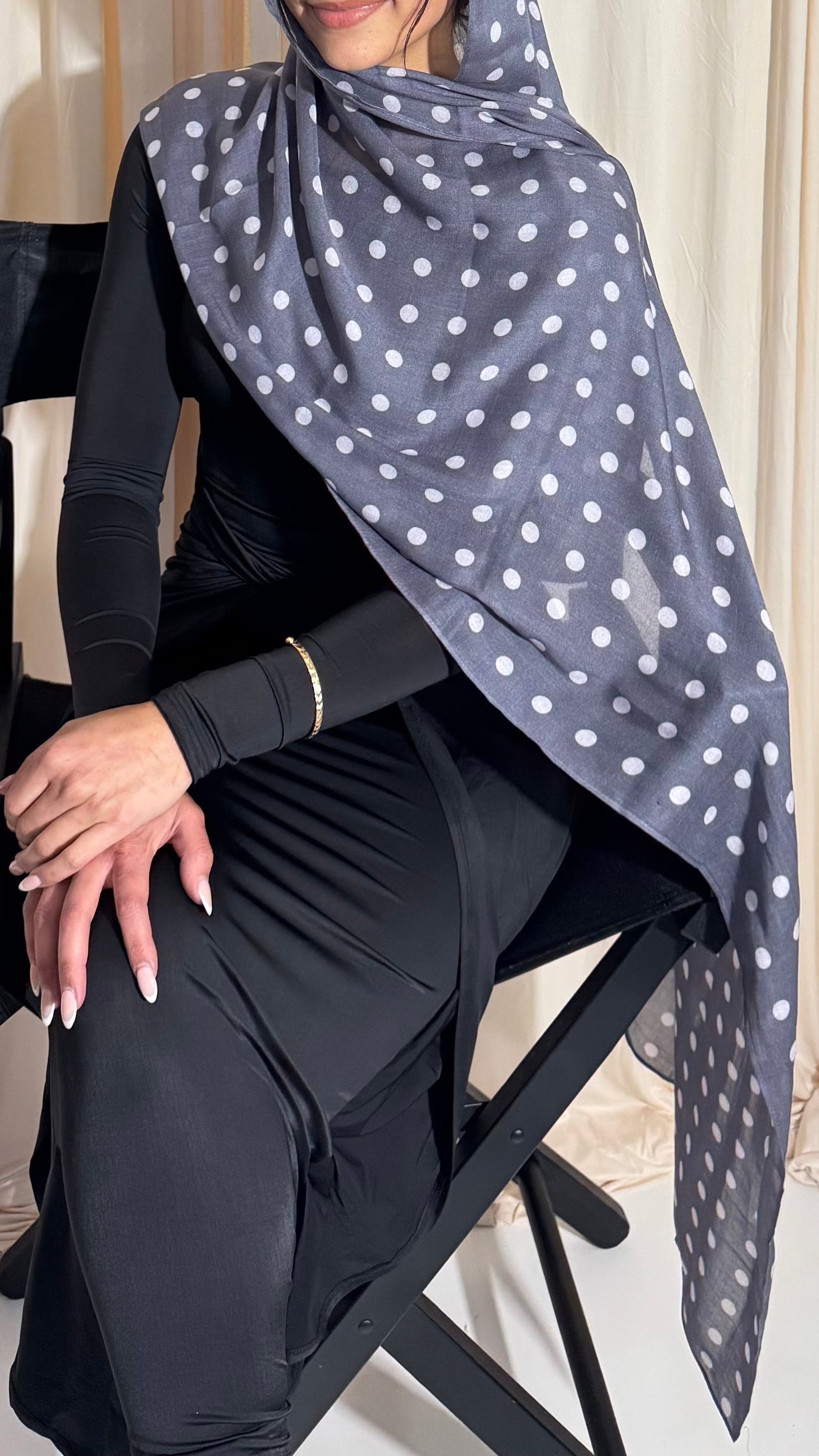 Grey polkadot